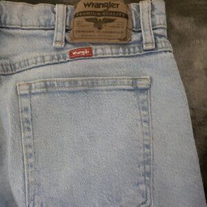 Wrangler Men’s Authentic denim jeans; 34(W) x 30(L), great condition! $20